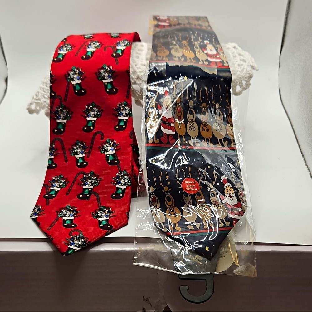 Vintage Men's Christmas Novelty Ties.